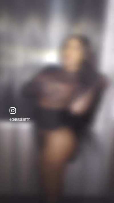 I hope she took pics with this on🥴