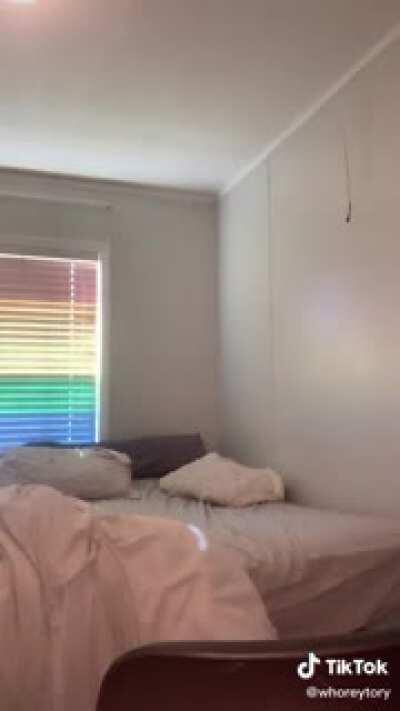 HMC while I try a tiktok trend