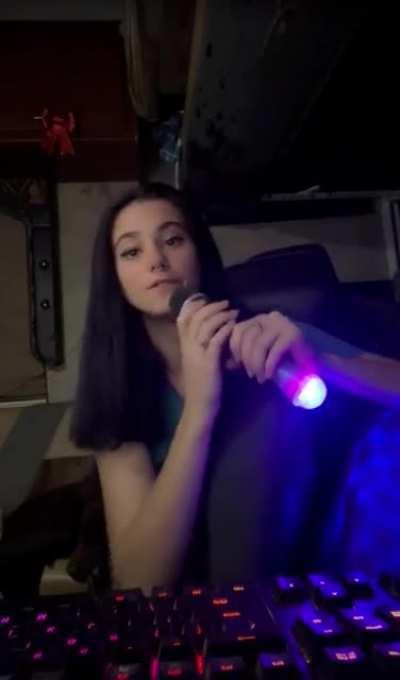 stickyickybroccoliqueen live 1