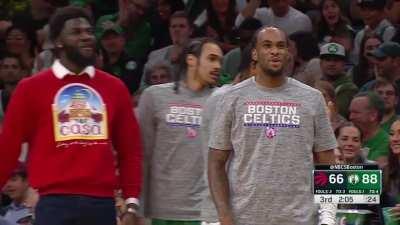 [Highlight] Jaylen Brown with the thunderous putback dunk off the Holiday miss