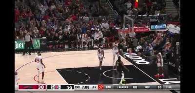 [Highlight] Incredible defense from Daniel Theis results in fast break where Mann finds a soaring cup of Coffey for an alley oop JOLT to Crypto.Com Arena