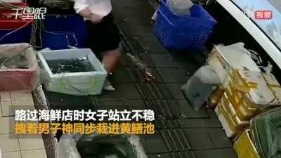HMC while I walk through the fish market