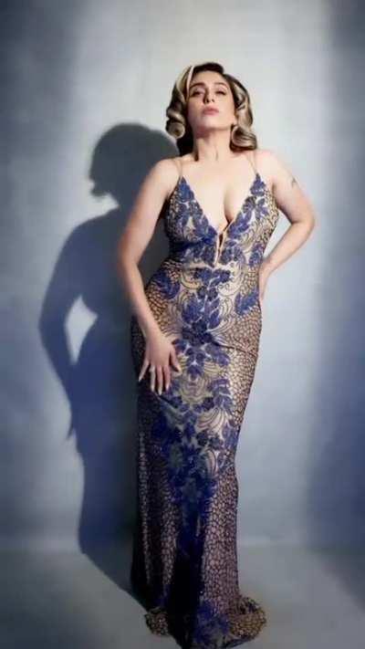 neha bhasin pressing her own boobs