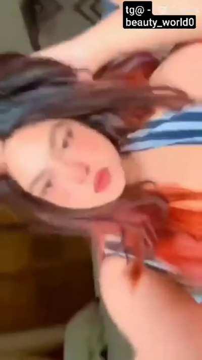 Chubby Desi Girl Sh0wing Juicy Melons🥵