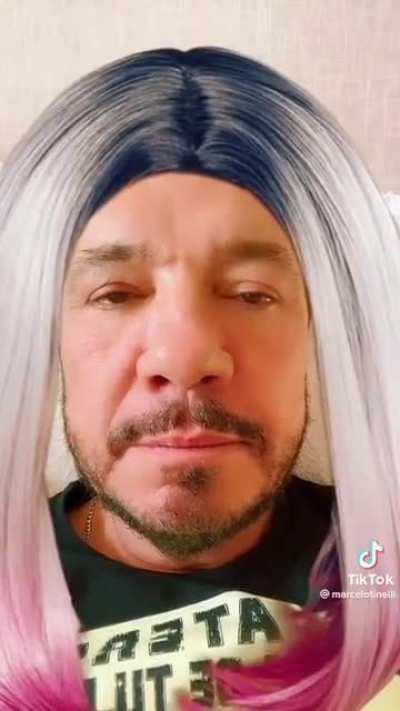 Hacia meses que no usaba tiktok, lo vuelvo a instalar y esto es lo primero que me aparece *lo desinstala*