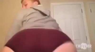 Timmy thick shaking his ass again dm me if you wanna trade