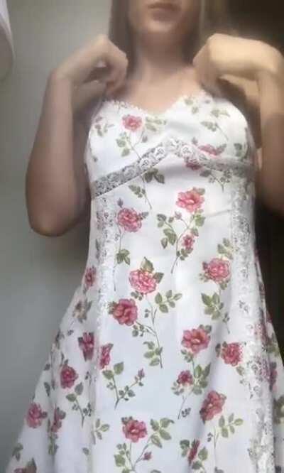 Anybody interested in a video where I let my dress [f]all? 😋