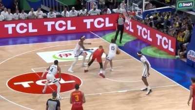 [Highlight] Austin Reaves bangs with a big down low and steals the ball.