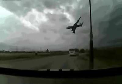 Dash cam captures plane crash