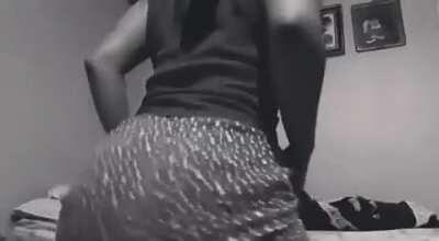 El culote de Abril Temich. ¿Alguien tiene más vídeos de ella haciendo twerk? El original dura 10 segundos