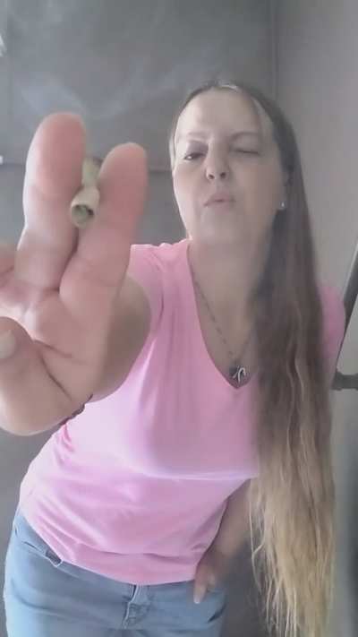 Have a happy Frhighday 😶‍🌫️🩷