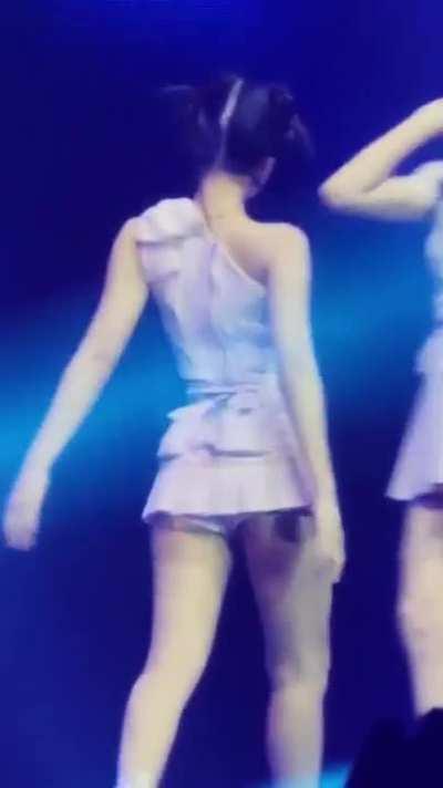 kpop's most known cheeks, Jennie 🍑