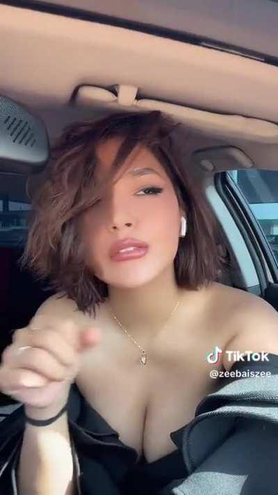@zeebaiszee She is so sexy