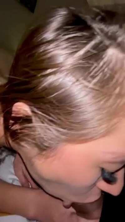 Me friend’s bf has such a big thick cock I decided to borrow it, hope she doesn’t mind 🙊