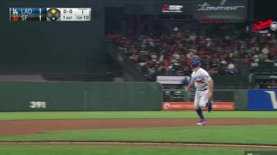 [Highlight] Albert Pujols legs it to third safely on a pop up