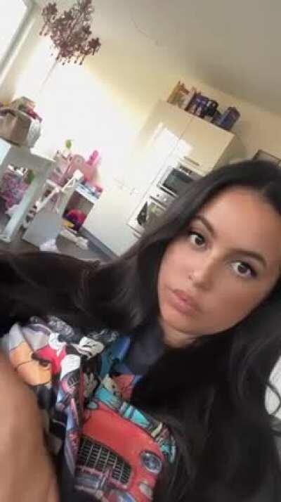 Warning ⛔️ Arab girl is hiding bombs beneath shirt