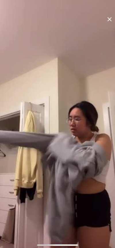 Finally she had a nip slip😍😍💦 and it was worth the wait