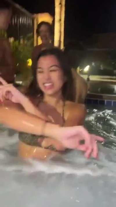 They are deffo running a train on Krischelle