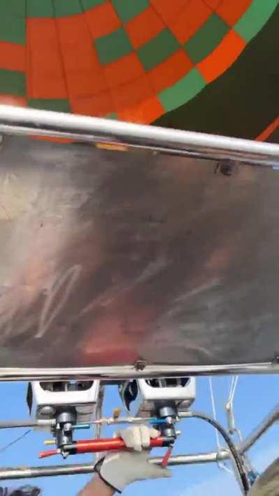 Man insists on jumping out of the hot air balloon