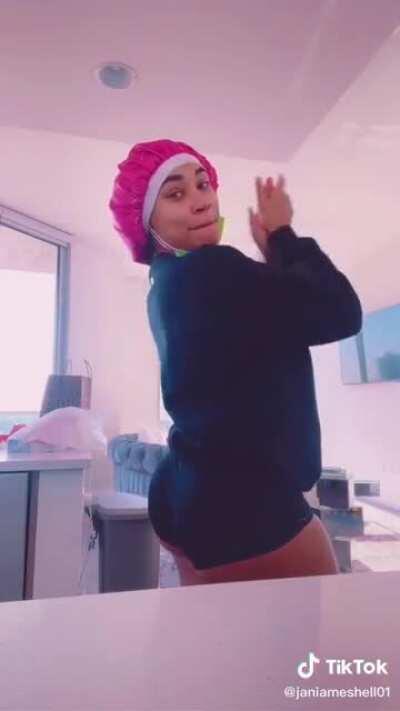 She got a fat ahh booty