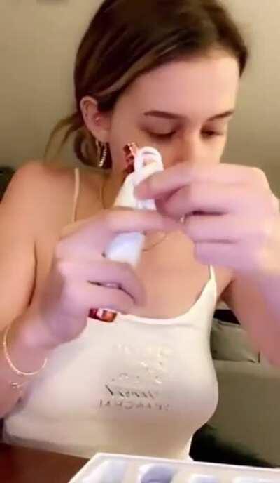 Bra less😍😍😍