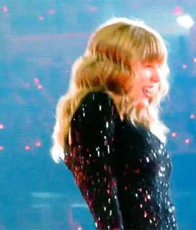 God wish Taylor was bouncing on me like this in the morning while I worship her