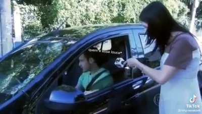 O cara dormiu no carro