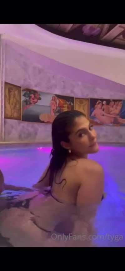 Hot AF 😍👅👅 Grab her updated content in comment