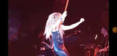 shakira shaking her 🍑