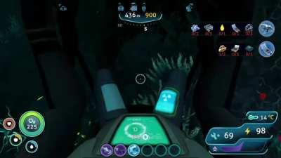  Subnautica becomes funny when you add terraria soundtrack