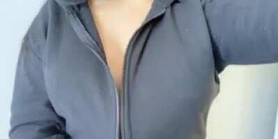 Big titty surprise 🎉[OC] [reveal]