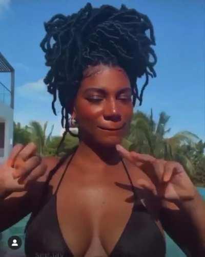 look at those big titties 🤤