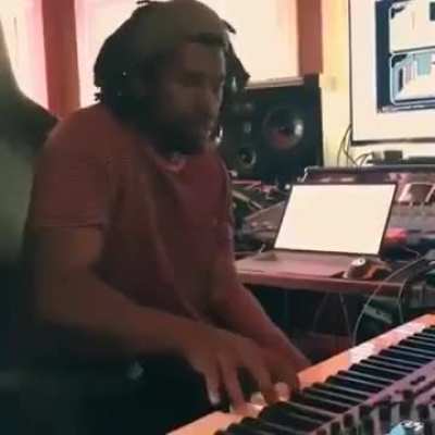 Fly lo making a beat