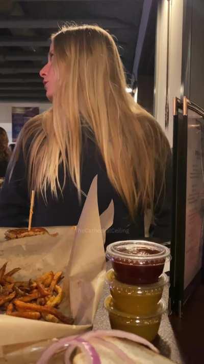 Boobs at the barbecue joint 🥳 [gif]
