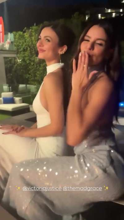 Victoria with her sister - IG December 2025