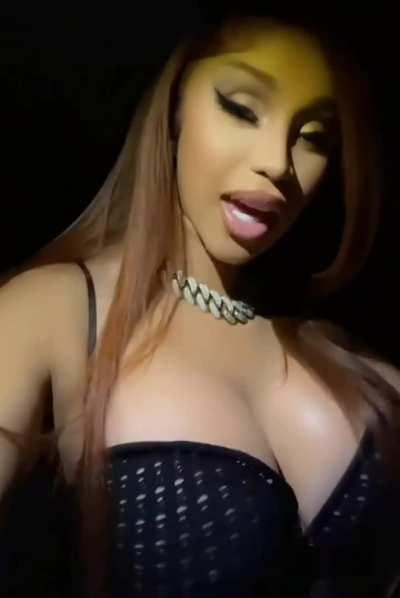 Cardi B boobs 🥵