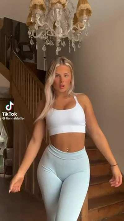 Looking juicy in g string and leggings