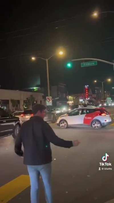 Video of an uncrewed Cruise AV struggling with a left turn in San Francisco