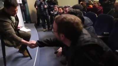 Bringing his own chair, sitting few meters from a crowd of journalists, speaking his mind with sincerity and courage, not afraid of anything: meet Ukraine's president Volodymyr Zelensky, a true leader of the free world.