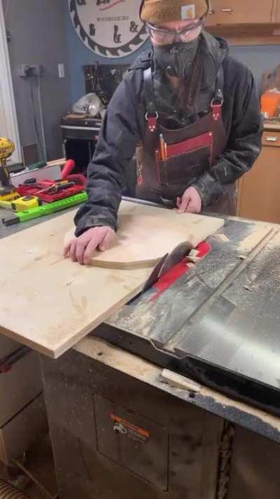 WCGW cutting a circle using a table saw