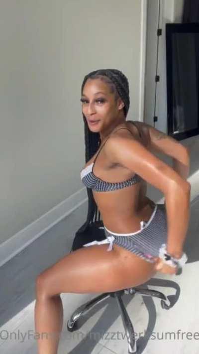 Mizztwerksum lady luscious