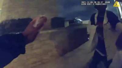 Officer held at gunpoint by suspect, begs not to be shot