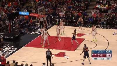 [Highlight] Vucevic comes up with back-to-back big buckets for the Bulls