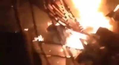 Ukrainians wrecking Russian Motorized Infantry with Molotov cocktails at improvised roadblocks on the outskirts of Kyiv.