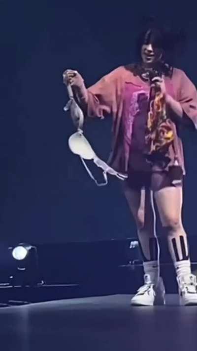 I would eat Billie Eilish’s ass with no hesitation