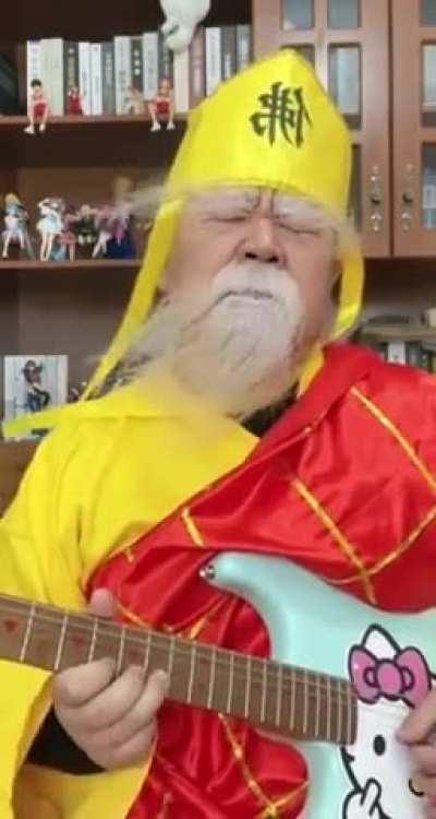 Biggest turn on: a man who knows how to play a guitar 😍