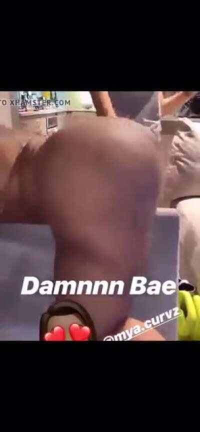 Mya Curvz clapping them cheeks