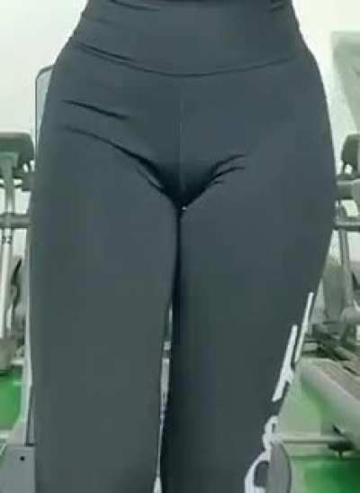 Que rico culo y si panochita 🥵🤤