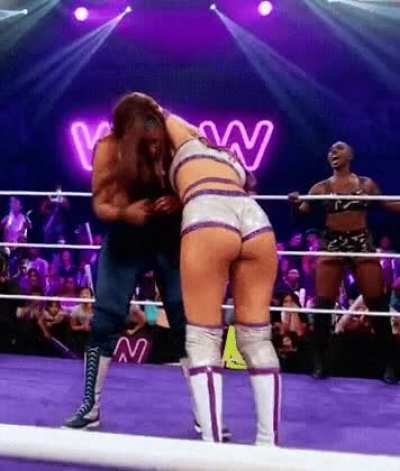 Jazmine Allure wedgie