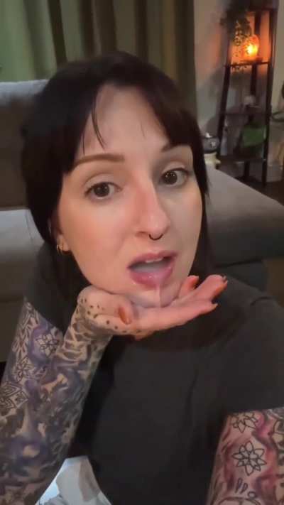 Spermin cilde iyi geldiğini duyan karım arkadaşımdan yardım istemiş